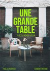 Une grande table avec du monde autour - Improvidence