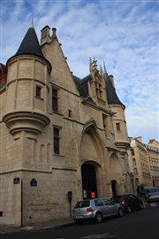 Visite guidée : le Marais, cours du vieux Paris, anecdotes et jardins | par Magalie Desurmont Pont Marie Affiche