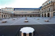 Un vol au Palais Royal : un jeu de piste en autonomie à télécharger | par Balade-toi Palais Royal - Muse du Louvre Affiche