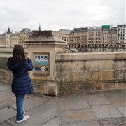 Chasse aux Space Invaders du Louvre à Beaubourg Mtro Pont Neuf Affiche